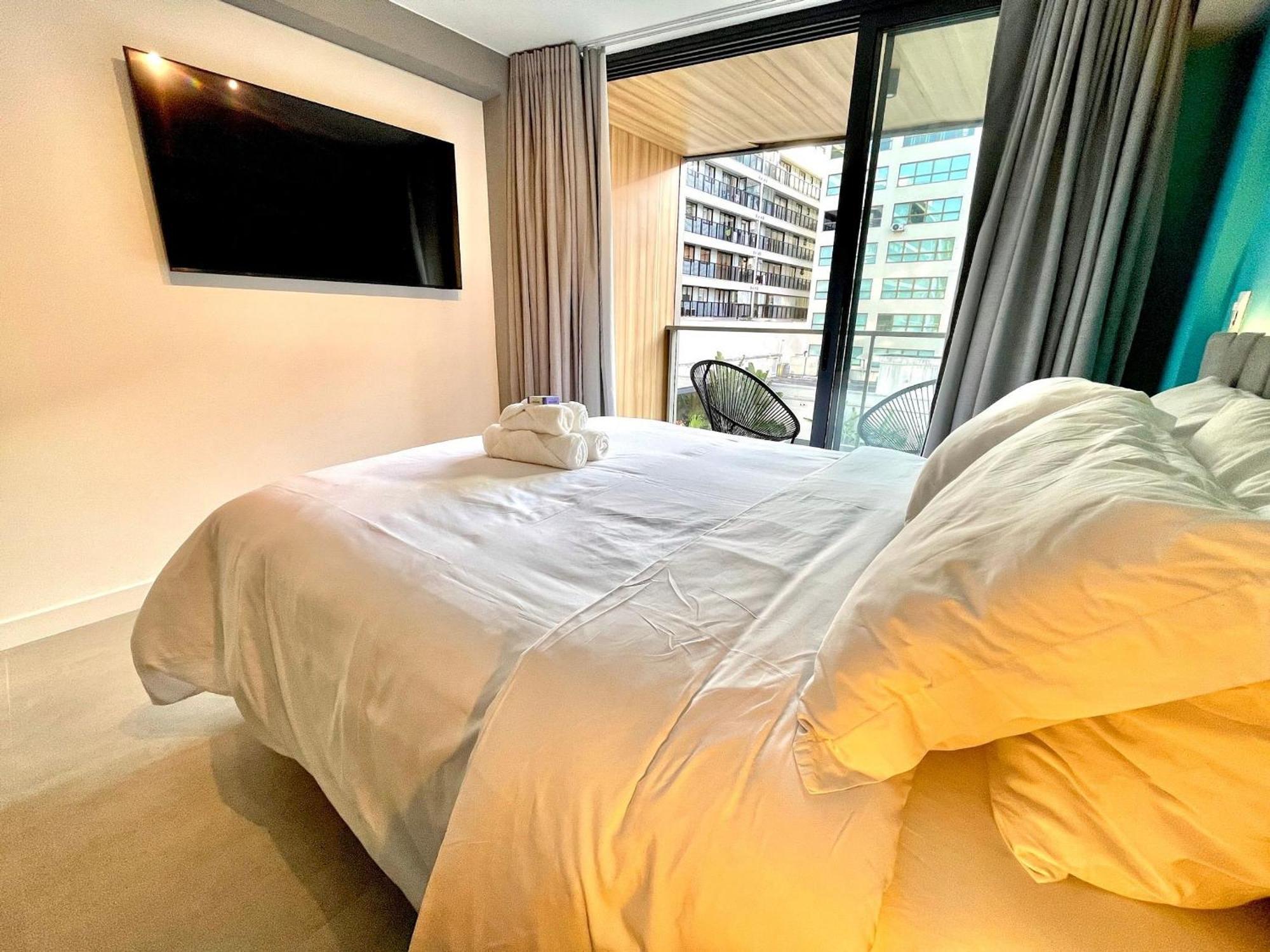 Apartamento Leblon - Moderno Com Piscina E Academia. *